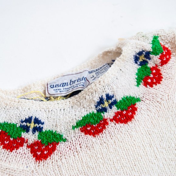 80s Strawberry Trim Sweater L Large / cottage core - Picture 7 of 7